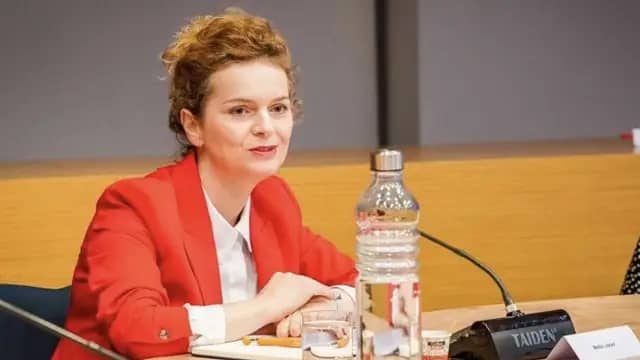 Flutura Kusari: KPM-ja synon t’i disiplinojë mediat e moderatorët kritikë ndaj VV’së duke i kërcënuar me marrje licence e mbyllje