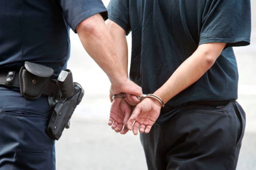 Mashtrim milionësh me prona, arrestohen tre persona