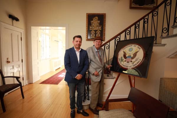 Çfarë fshihej për më shumë se 40 vjet në Shqipëri? Ambasada amerikane rikthen historinë e vulës