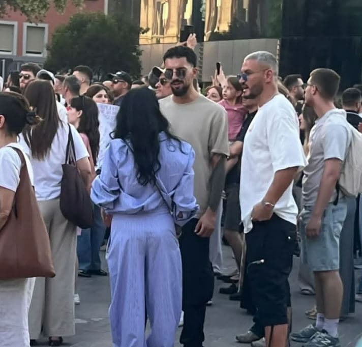 Protesta dhe miku i tyre nxjerr hapur çiftit e ri Jonida dhe Alesio