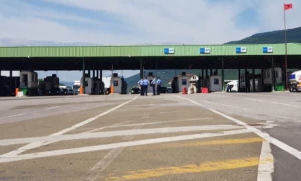 Aksion në Vërmicë, pranga për kosovarin që dyshohet për kontrabandë migrantësh