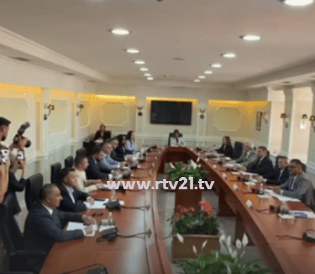 Nis takimi i Haxhiut me përfaqësuesit e partive politike