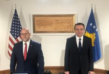 Ambasadori amerikan Jeff Hovenier dhe kryeministri Albin Kurti