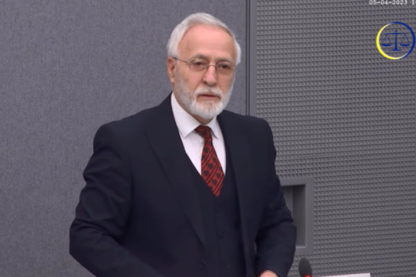 Jakup Krasniqi dërgon letër ngushëllimi për vdekjen e Qosjes