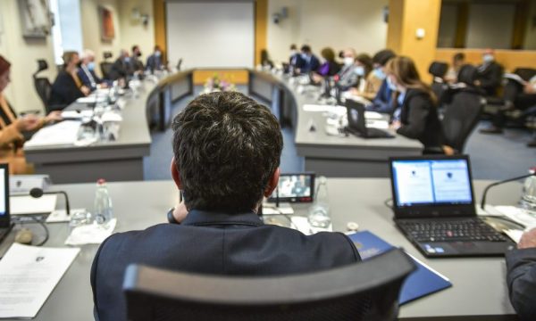 Pas reagimeve  Qeveria  plotëson dhe ndryshon  vendimin për Komisionin e Jurisprudencës