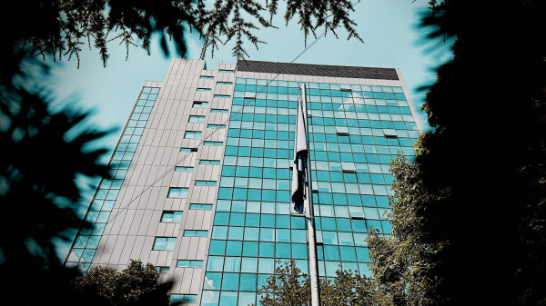 Premtimet e recikluara të Kurtit 