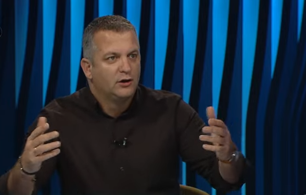  Vetëm lotët i munguan  Muhaxheri  Intervista e Vjosa Osmanit  vajtim për shikuesit