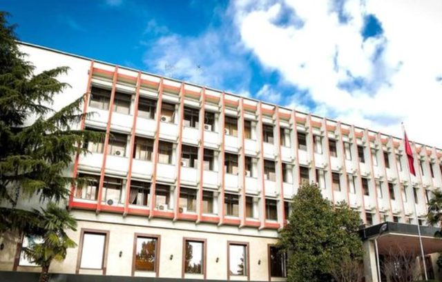 12-vjet-ne-kampet-e-sirise-shqiptarja-eva-dumani-kthehet-ne-shqiperi