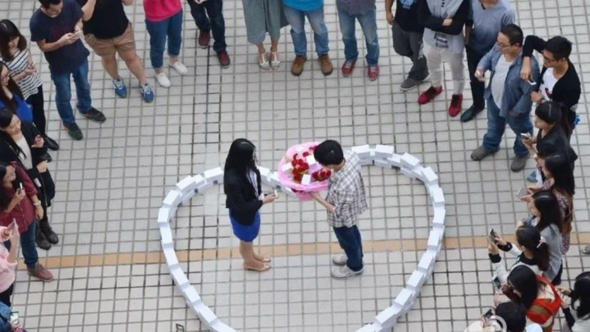 i-bleu-99-iphone-ne-vlere-80-000-dollare-per-t-i-propozuar-por-e-dashura-e-refuzoi