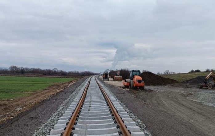 Punimet hekurudhore bllokojnë përkohësisht rrugën Fushë Kosovë   Mitrovicë