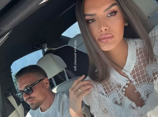 Eronita ia bën këtë dedikim të ëmbël Bleros për  Shën Valentin 