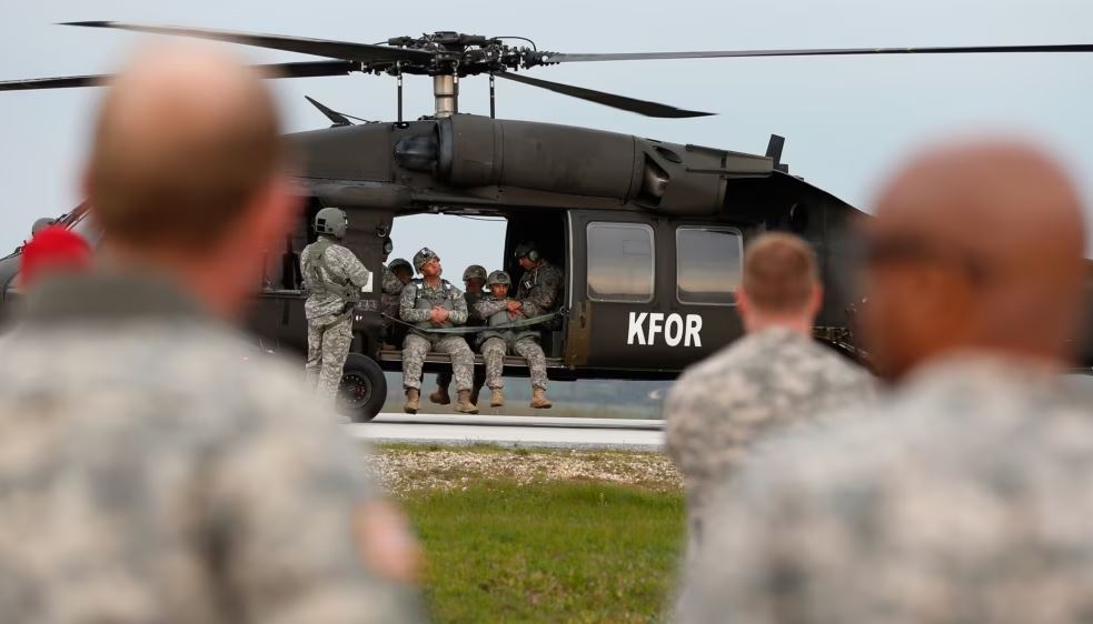 Koloneli Wojcik  Tërheqja e papritur e trupave amerikane do të shkaktonte pasiguri në Kosovë