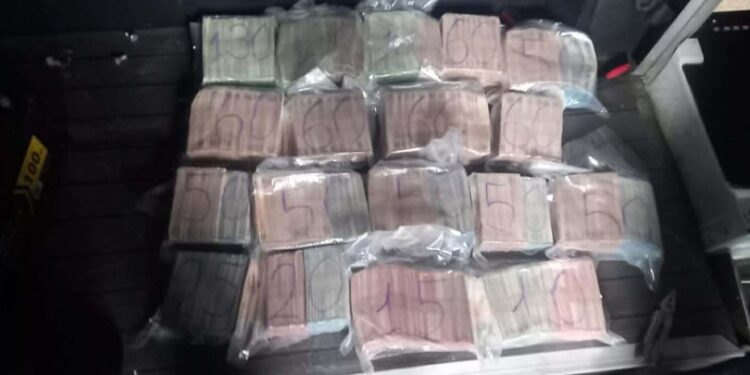 Gjykata i lë të lirë tre personat që u kapën me 1 milion euro në Merdarë