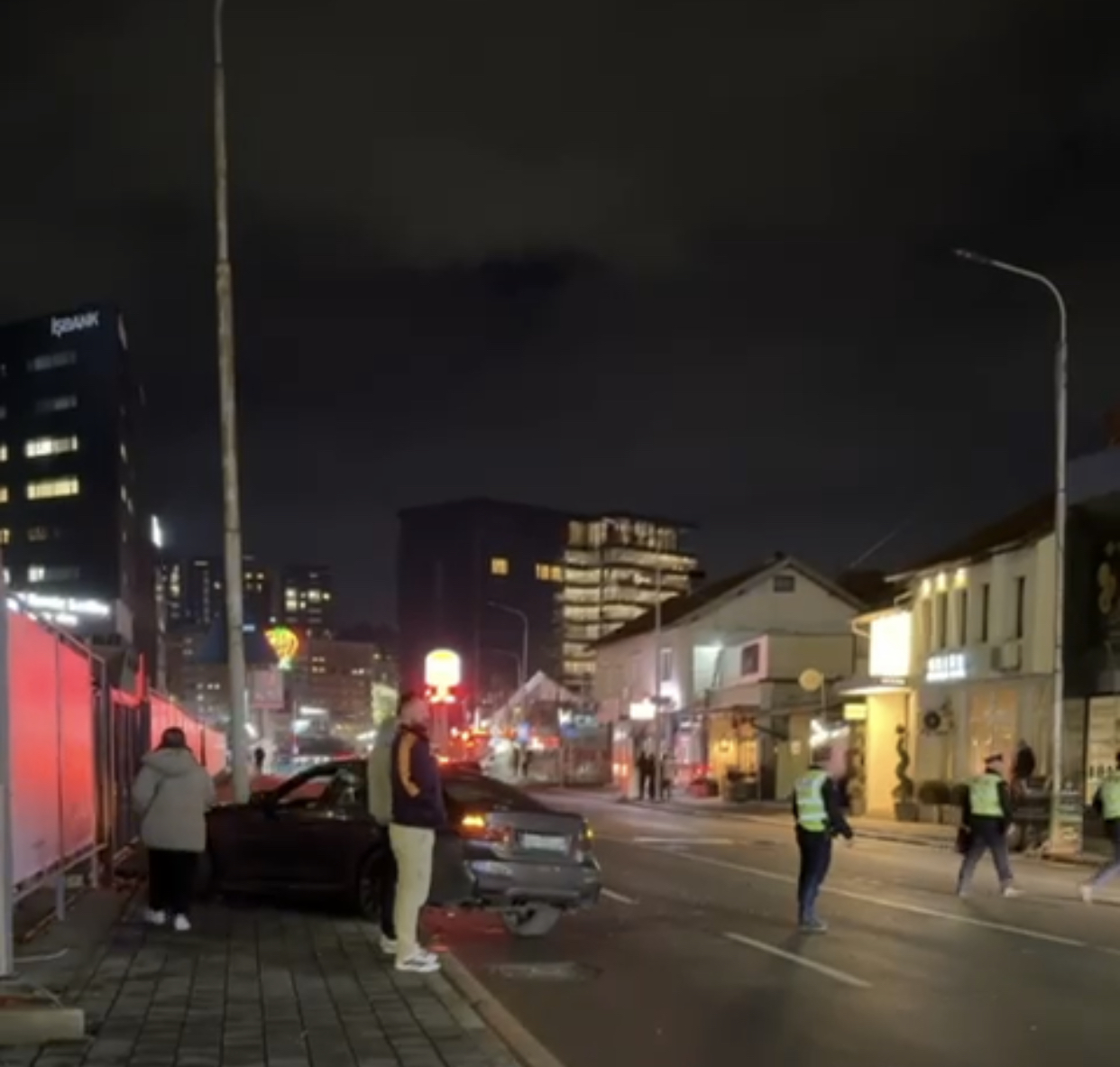 Lëndohen dy persona në një aksident në Prishtinë