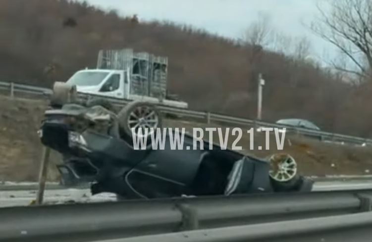 Rrokulliset një veturë te  Kroni i Mbretit 