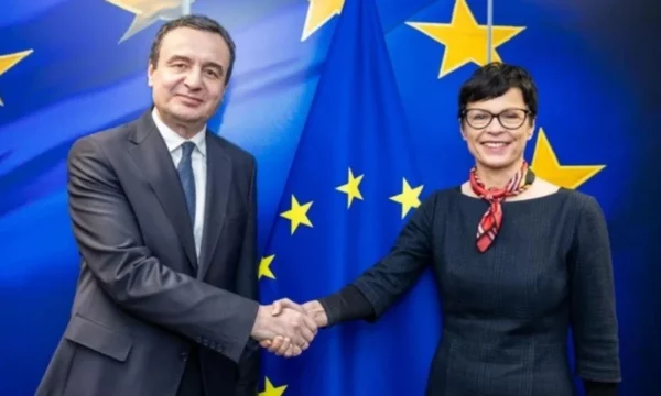 Komisionerja Marta Kos uron formimin e qeverisë së re të Kosovës