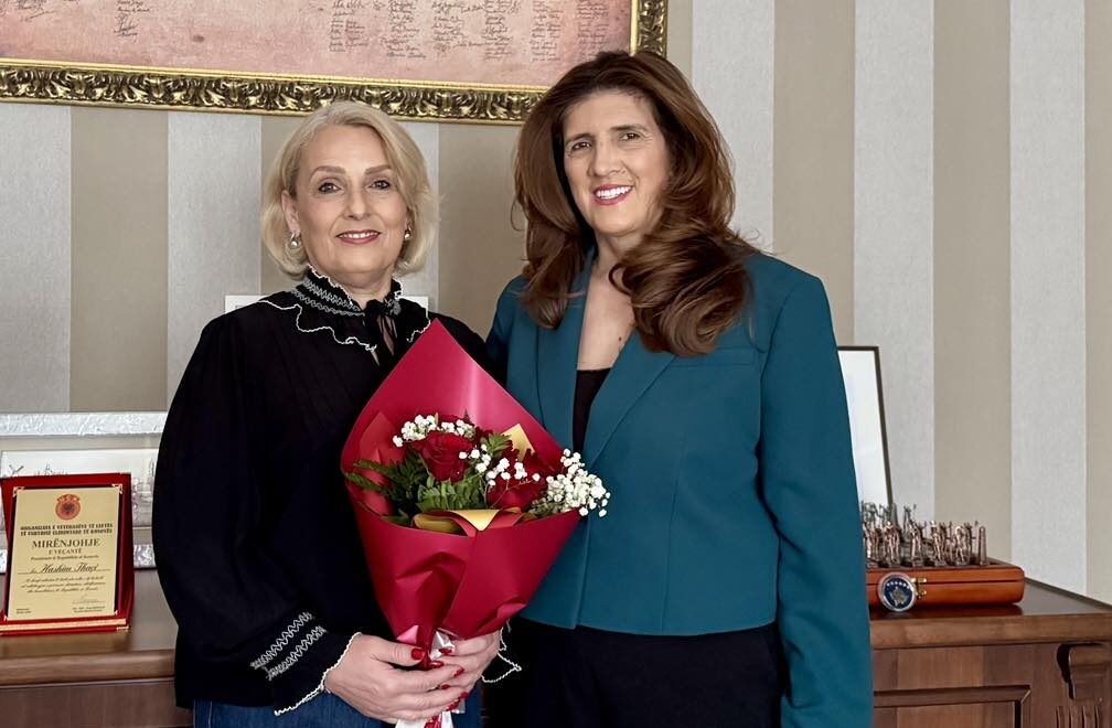 Musliu viziton gruan e ish presidentit Thaçi për 8 Mars  Kujtuam sakrificat dhe guximin e grave shqiptare