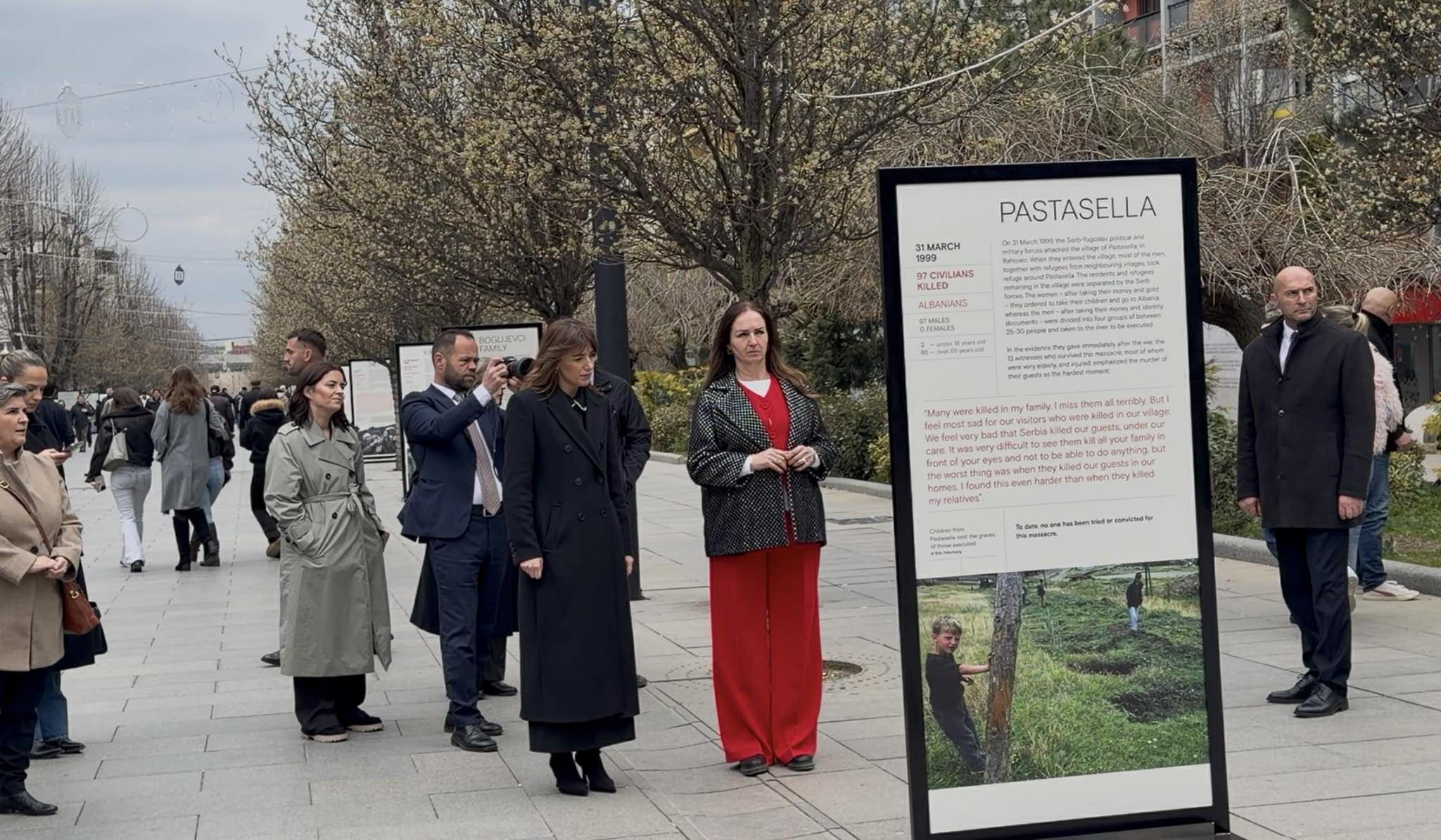 Ekspozita me skandal për masakrat nuk bie në sy te Nagavcit dhe Haxhiut