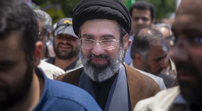 Raportohet se pasardhësi i Ali Khameneit është zgjedhur djali i tij