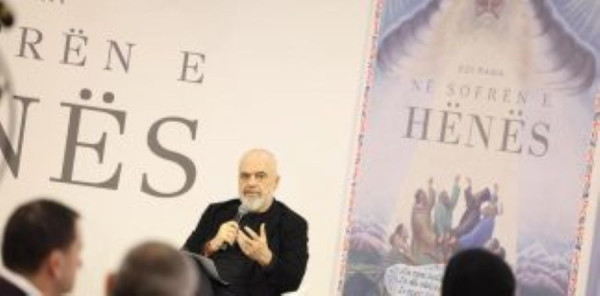 Edi Rama   Në sofrën e hënës   përmbledhje refleksionesh e iftarëve të shtruar si Kryeministër