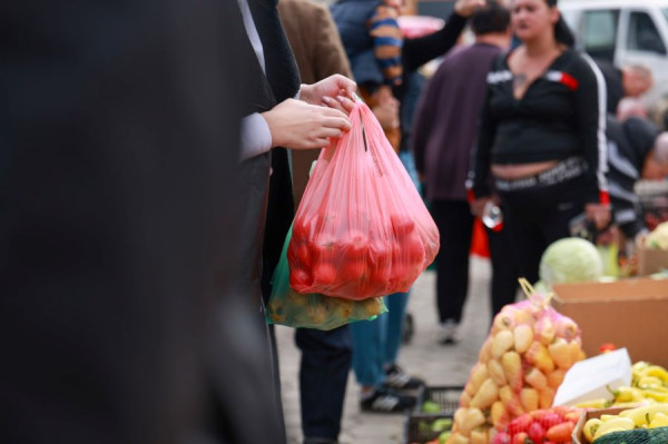 Ankesa për çmimet e larta  qytetarët thonë se me vështirësi po i përballojnë shpenzimet