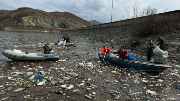 Pastrohet Liqeni i Badovcit  në aksion rreth 150 vullnetarë