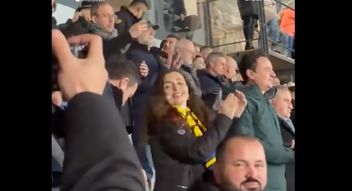 Kurti e Osmani po e ndjekin ndeshjen afër njëri tjetrit