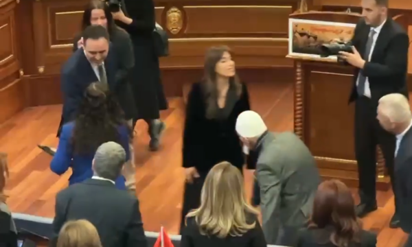 Konjufca shkon t i flasë Osmanit në Kuvend