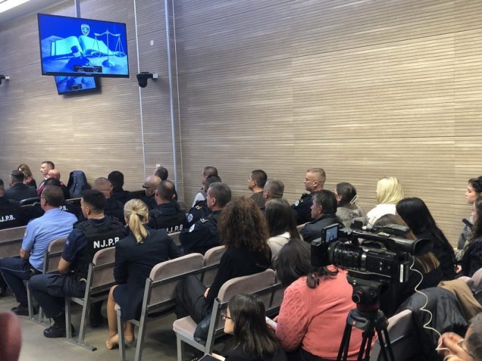 i-akuzuari-per-banjsken-arsyetohet-se-uniformen-e-kishte-dhurate-per-gjueti