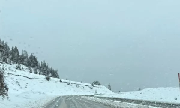 Bora në Mal të Zi  QMK tregon se rruga Pejë PKK Kullë Rozhajë është e pakalueshme për kamionë