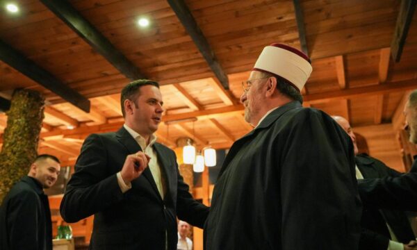 Festa e Bajramit  Abdixhiku  Zoti ju bekoftë ju  familjet tuaja dhe vendin tonë