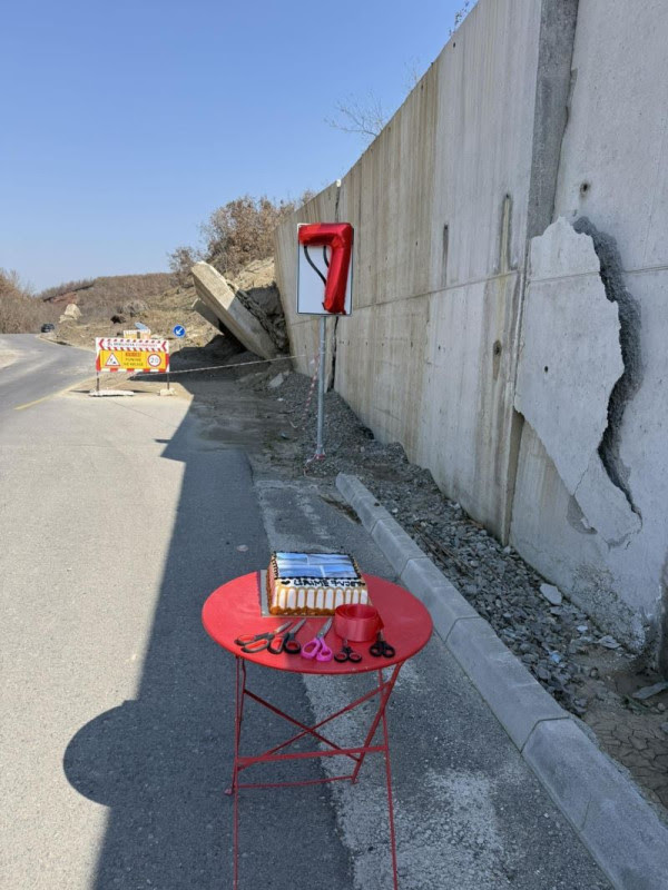 Protestë e pazakontë me tortë  rruga Gjakovë Dollc as pas shtatë vjetësh nuk u krye 