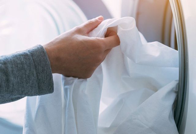 a-eshte-me-e-mire-soda-e-bukes-apo-perkarbonati-per-larjen-e-rrobave