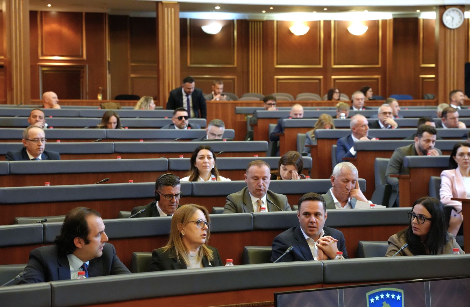 LDK Kurtit pas seancës  Propozimin e dhamë  a i keni 66 vota për Vjosa Osmanin 