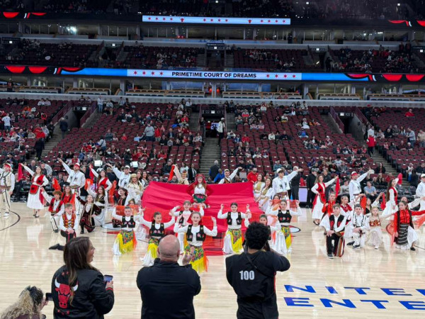 zemra-mal-shqiptaret-kendojne-e-vallezojne-ne-ndeshjen-e-nba-chicago-bulls-indiana-pacers