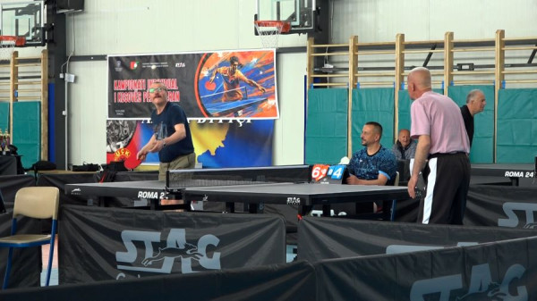 Mbahet Kampionati individual i Kosovës për veteranë në pingpong