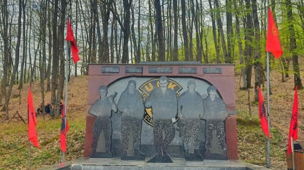 Me vetflijim  Shkëlzeni me shokë i shpëtuan civilët nga masakrimi