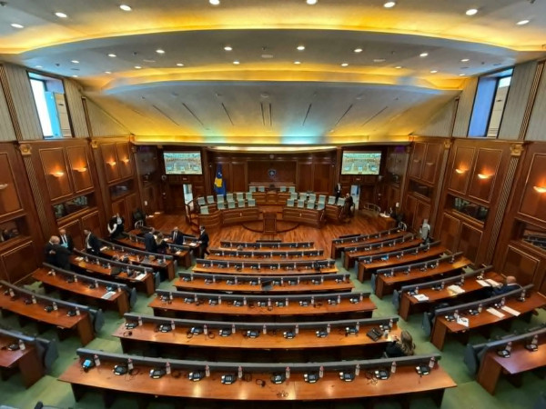 Kuvendi miraton ligjin për shtetësinë mes përplasjeve politike