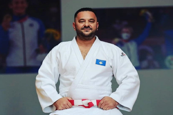 Driton Kuka nderohet me  Pllakën e Artë  nga Akademia Sportive e Malit të Zi