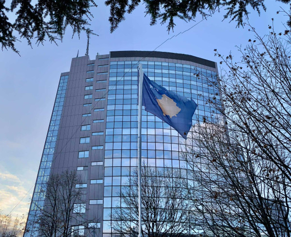 Serbia bllokon fondet për shqiptarët e Luginës