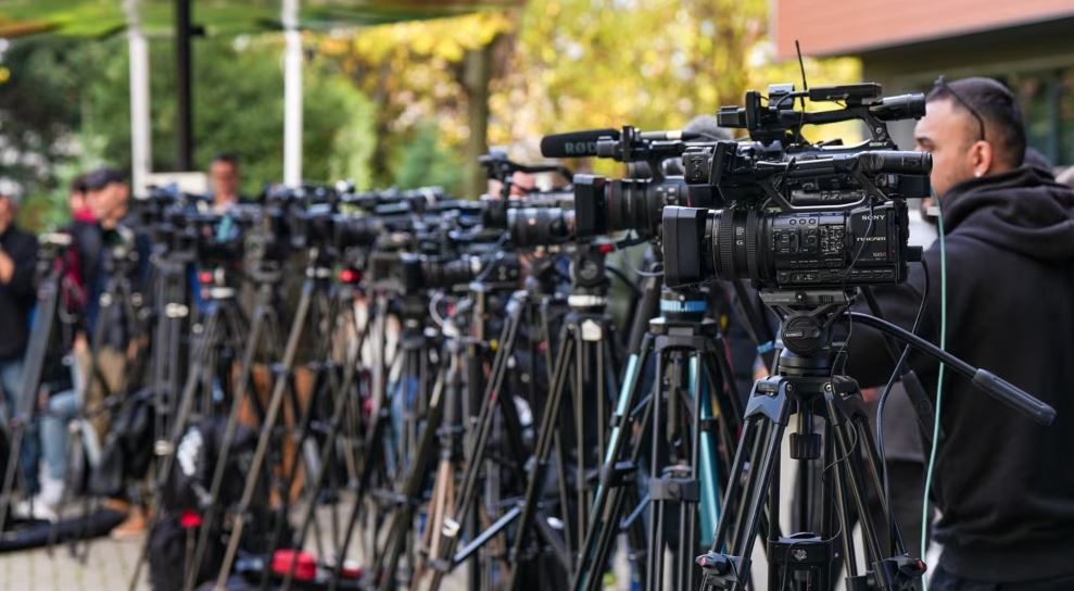 Reporterët pa Kufij  Kosova shënon përparim në lirinë e medias