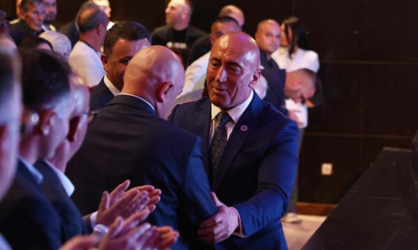 Ardian Gjini largohet nga kreu i AAK së në Gjakovë  Fetahaj kryetar i r