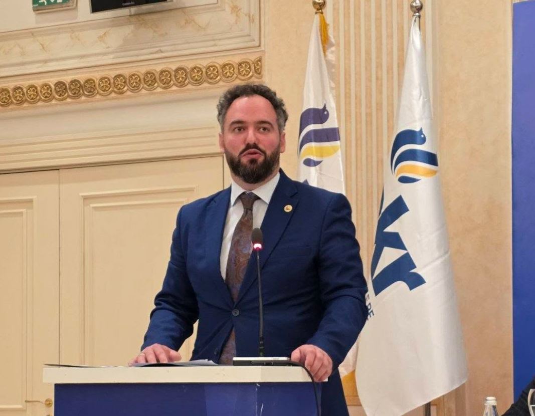 Emir Abrashi zgjidhet kryetar i AKR së