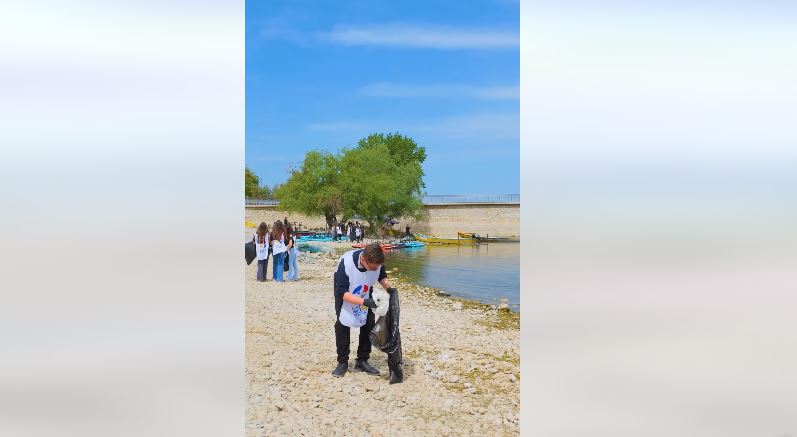 Në prag të sezonit turistik  Rama ndan pamjet  Pastrim masiv në bregdetin e Velipojës dhe në Shirokë