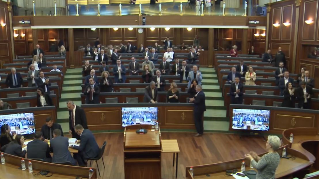 Deputetët i gëzohen vendimit për dënimin me burgim të përjetshëm në rastin Bajnska