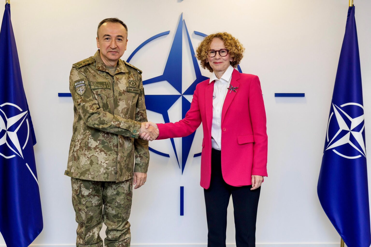 Shekerinska takim me Ulutashin në Bruksel  NATO ja e përkushtuar ndaj stabilitetit në Ballkanin Perëndimor