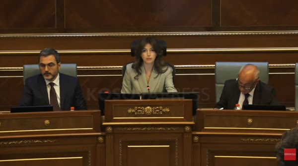 Kuvendi nderon Qosjen