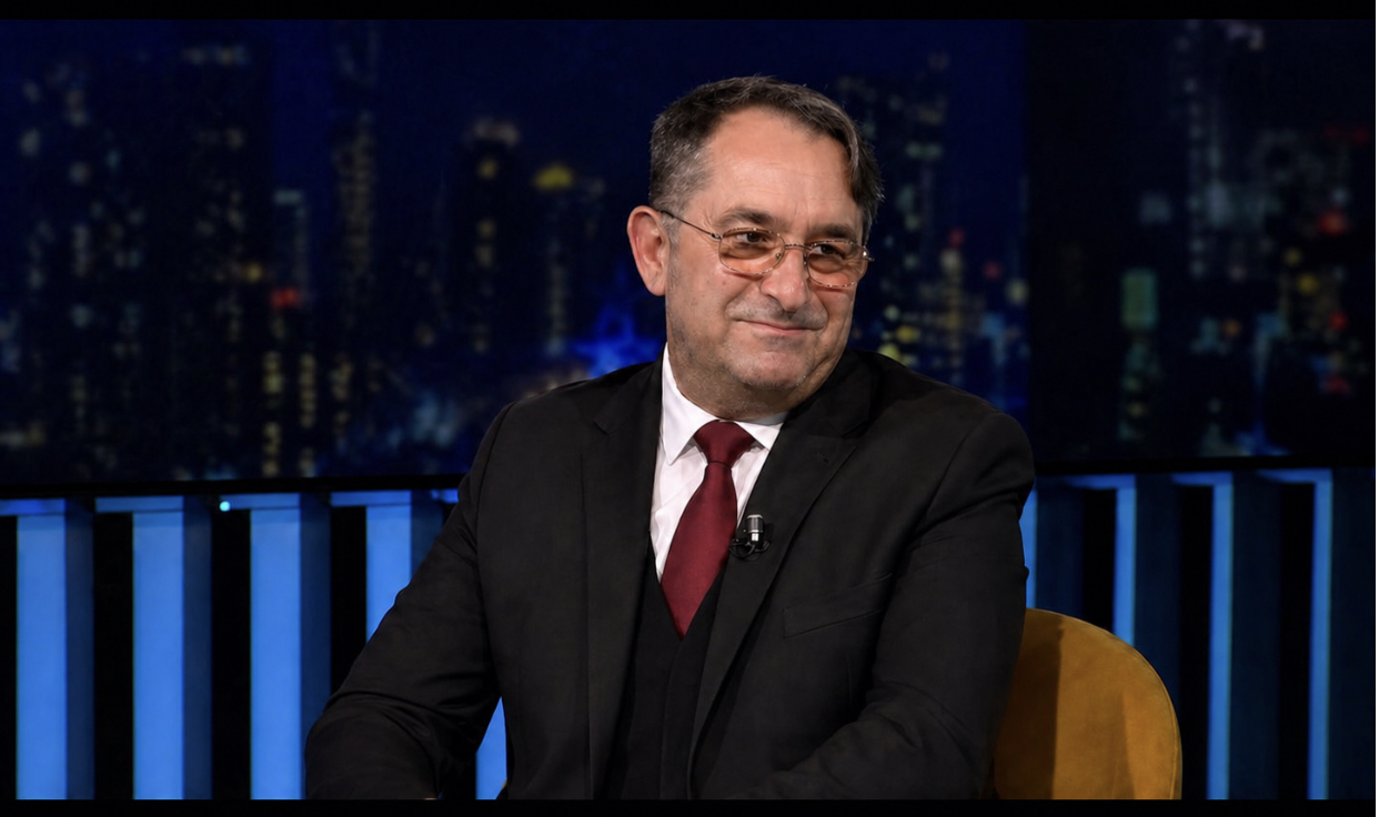 Peci  Maskarallëk i paparë në procesin për presidentin  zgjedhja po kthehet në  lojë pokeri 