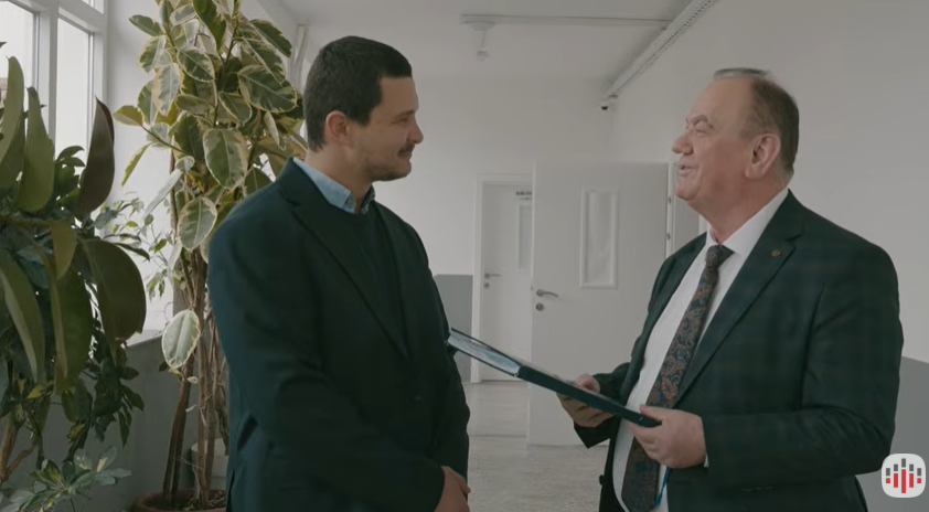 pensionohet-mahmut-ferati-i-thote-lamtumire-profesionit-te-jetes-me-kenge-emocionuese