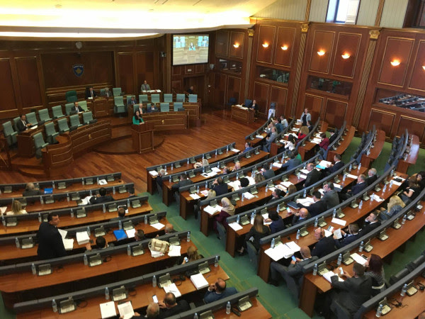 Pse nuk po merr pjesë Feride Rushiti në seancë 